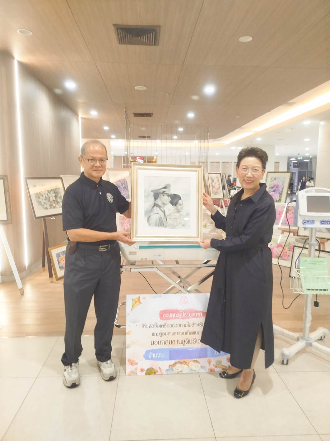 ชมรมสุขสีน้ำจัดกิจกรรมประมูลภาพวาด ระดมทุนเพื่อทารกแรกเกิด โรงพยาบาลราชวิถี ภาพที่ 3
