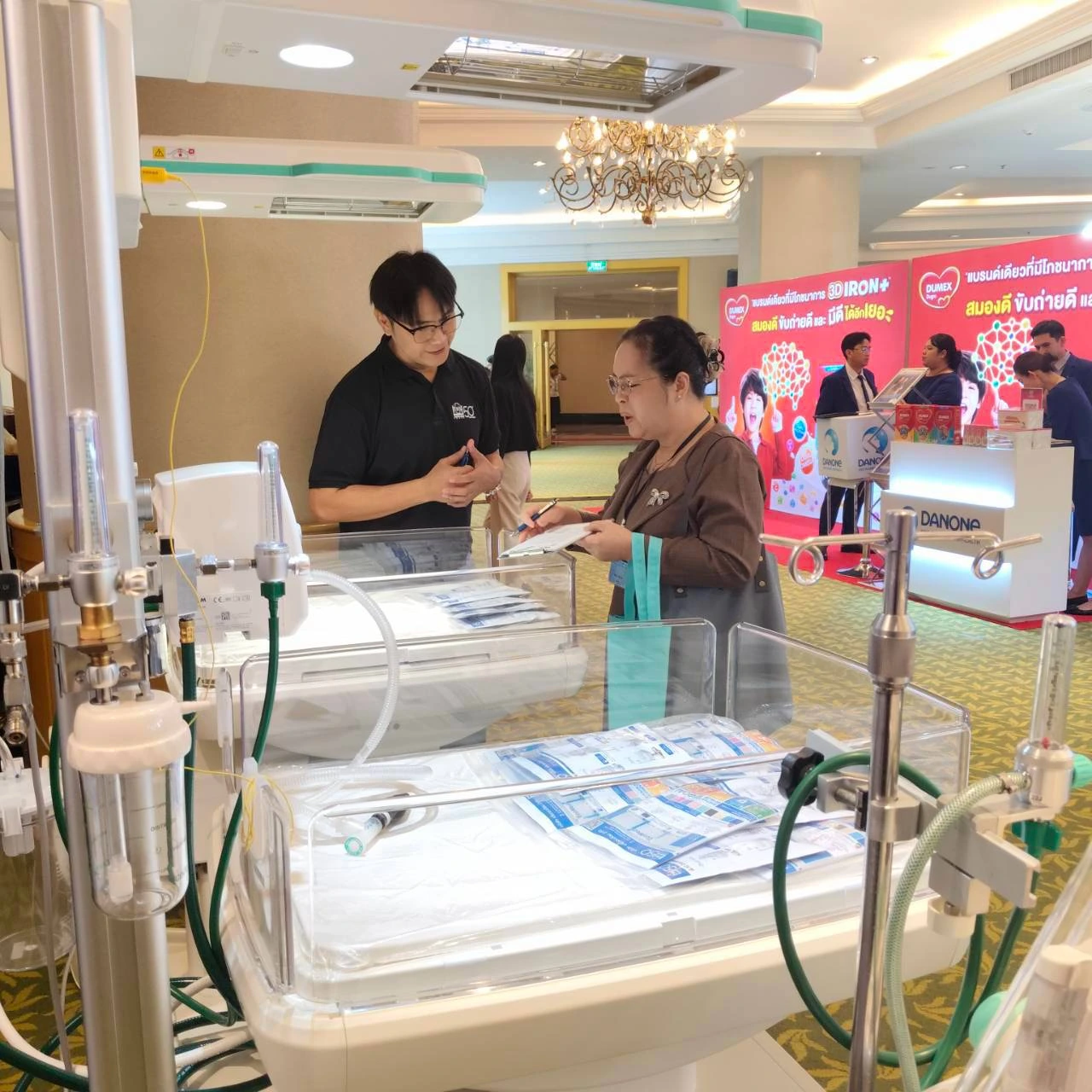 Discussion about medical equipment