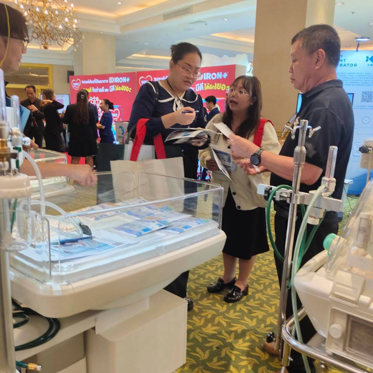Team member speaking with an attendee