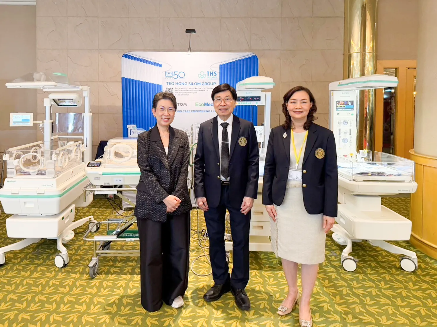 The Teo Hong Silom Group team at the booth of the 36th annual academic meeting